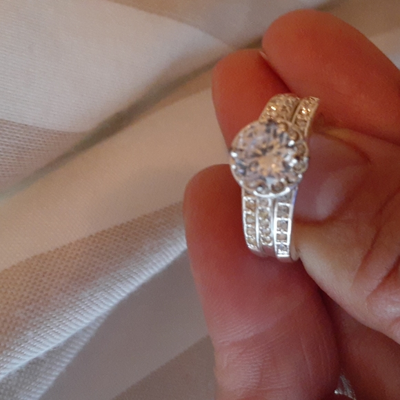 Avon cubic zirconia wedding ring and band - Picture 8 of 12